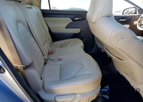 2021 Toyota Highlander Hybrid Xle z USA, uszkodzony, nr VIN 5TDHBRCH8MS055804